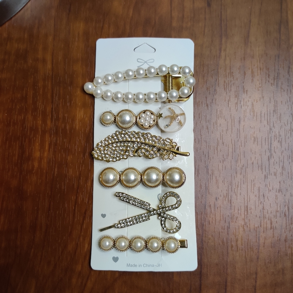 5pc Fashionable goldtone and pearl bead hair clips snaps barrettes for Women.